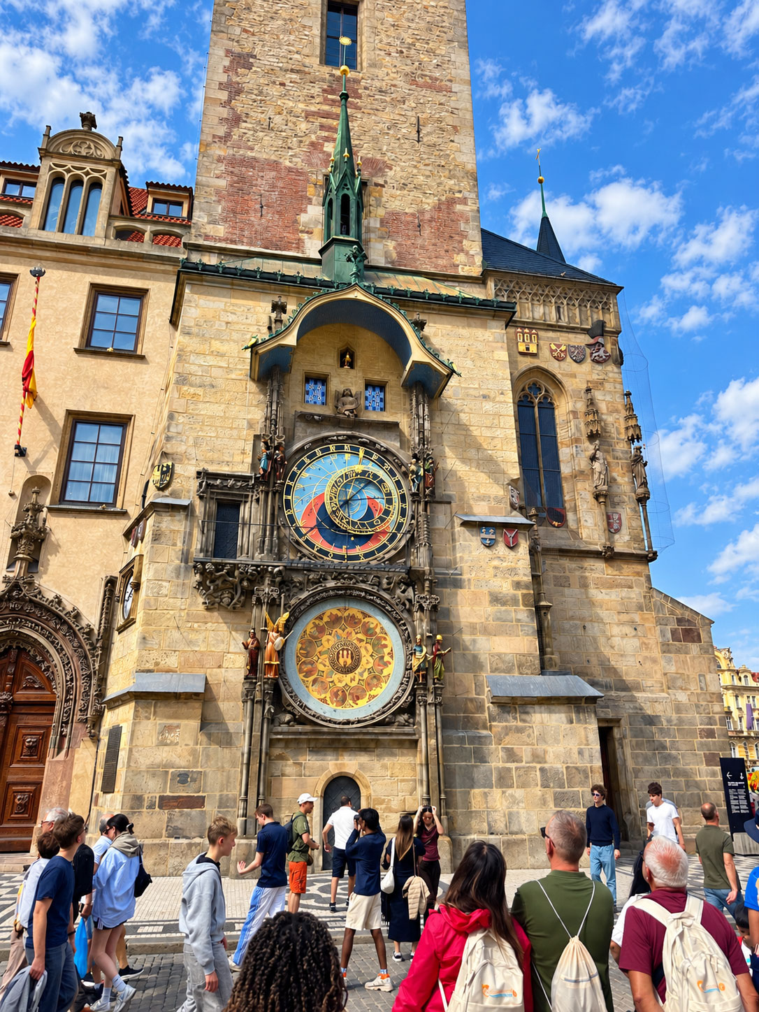 Prager Rathausuhr am Altstädter Rathaus (Astronomische Uhr) Prager Rathausuhr am Altstädter Rathaus mit zahlreichen Besuchern davor