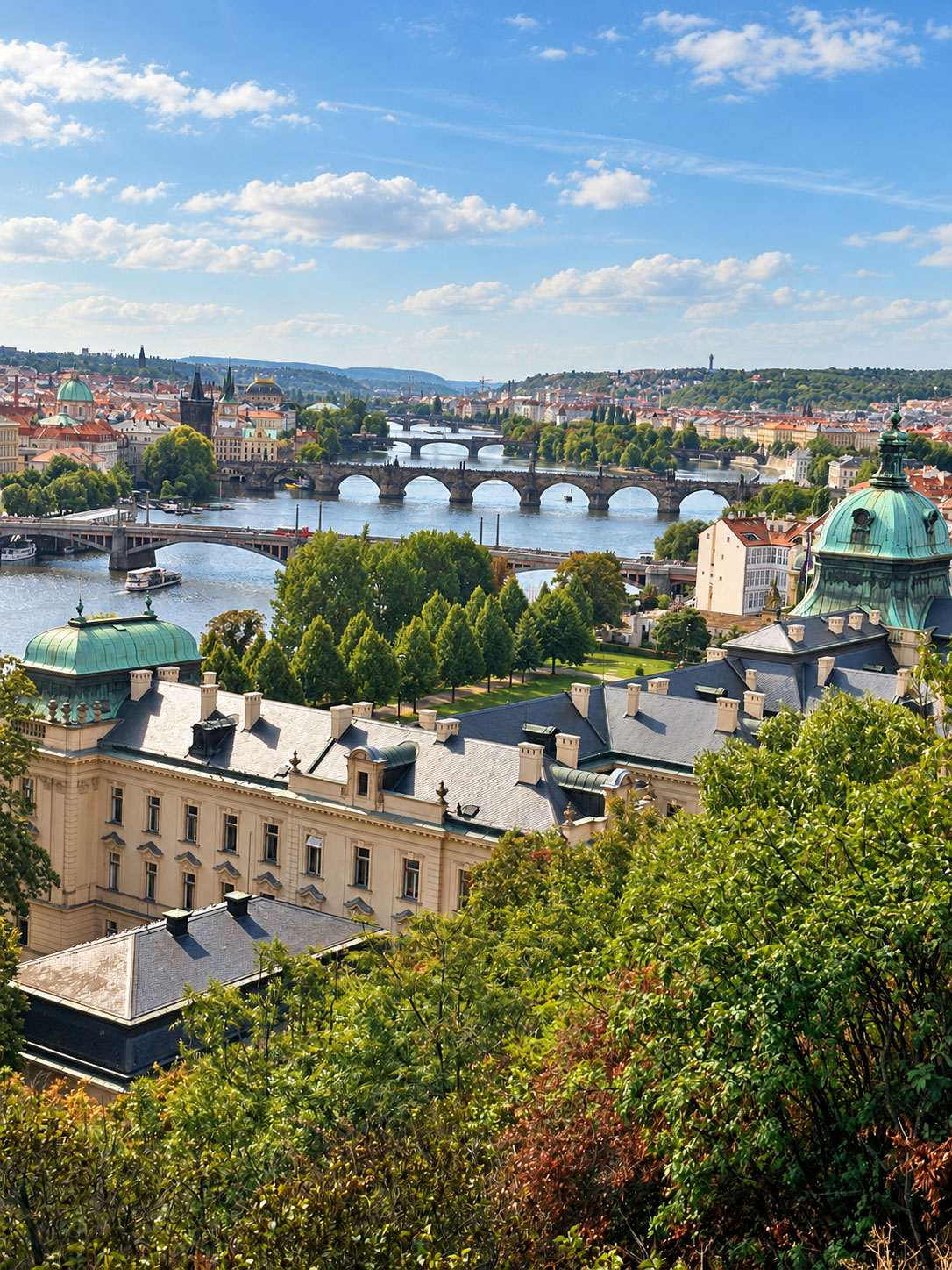 Panoramablick über die Moldau Blick über die Moldau mit den vielen Brücken Prags